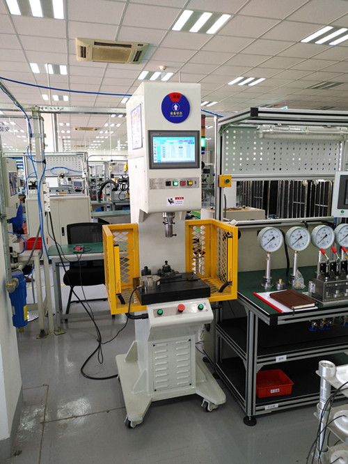 ���ܾ���ѹװ��