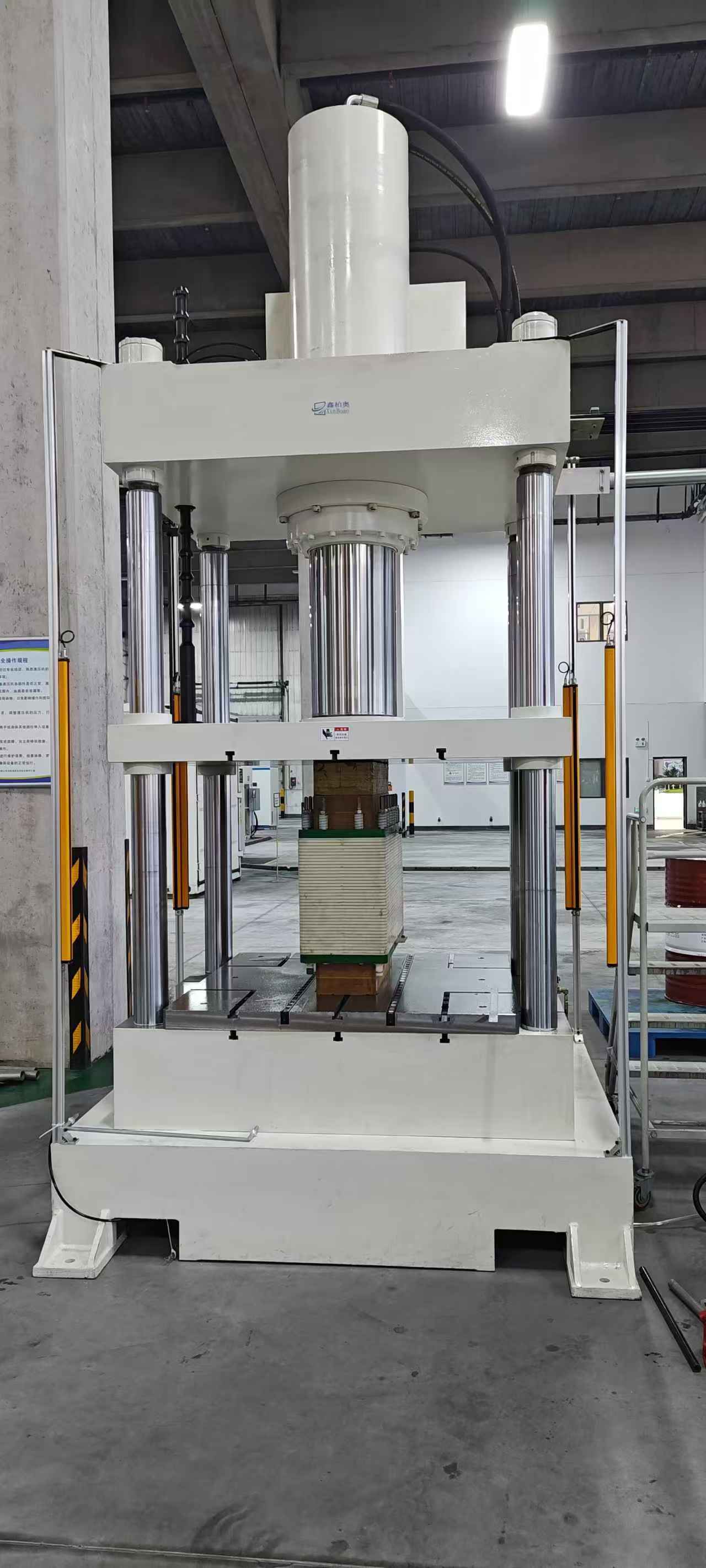 ȫ��Һ����ص�ѹ��